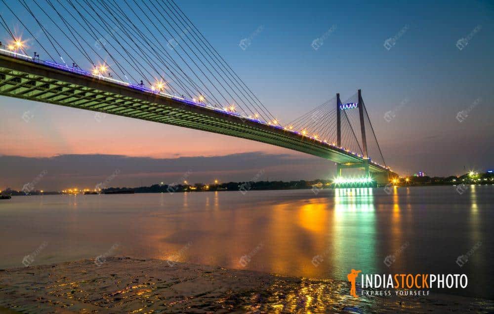 Vidyasagar setu bridge Kolkata on river Hooghly at twilight