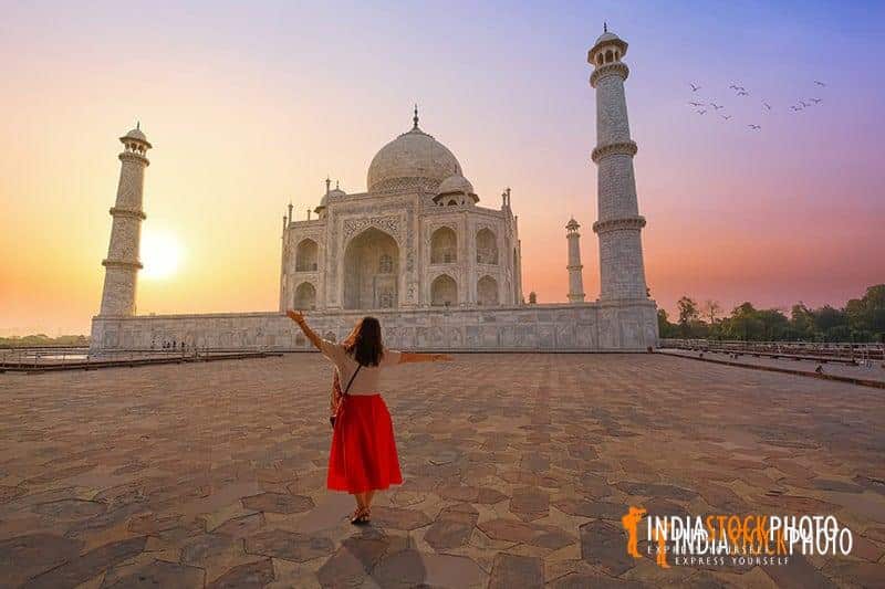 Capturing the Taj Mahal Agra with peoplel